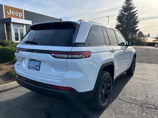 2025 Jeep Grand Cherokee Laredo