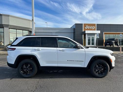 2025 Jeep Grand Cherokee Laredo