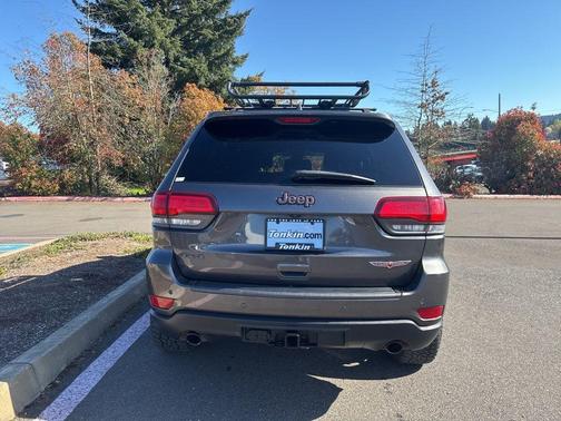 Granite Crystal Clearcoat Metallic 2018 Jeep Grand Cherokee Trailhawk