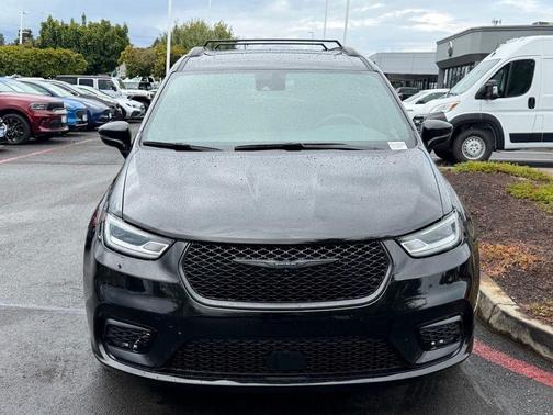 Diamond Black 2025 Chrysler Pacifica Limited