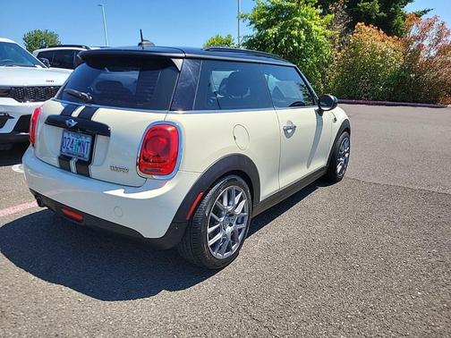 Pepper White 2018 MINI Hardtop Cooper
