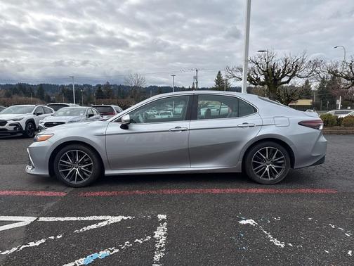2021 Toyota Camry Hybrid XLE