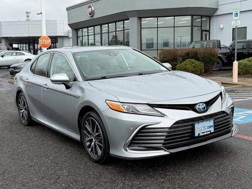 2021 Toyota Camry Hybrid XLE
