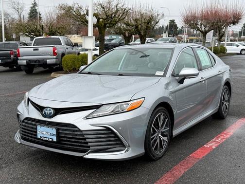 2021 Toyota Camry Hybrid XLE