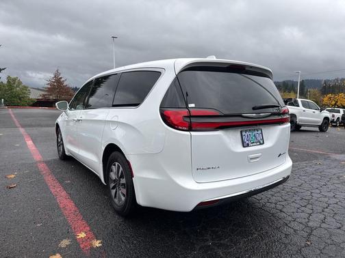 2022 Chrysler Pacifica Hybrid Touring L