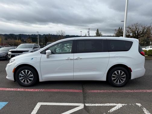 2022 Chrysler Pacifica Hybrid Touring L