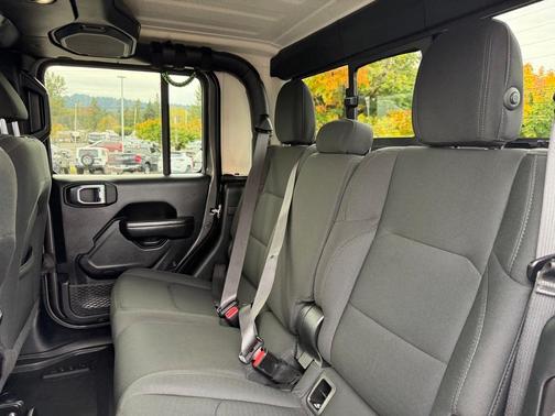 2021 Jeep Gladiator Sport