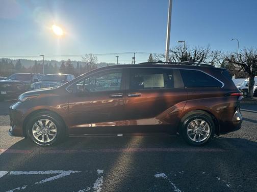 2023 Toyota Sienna XLE