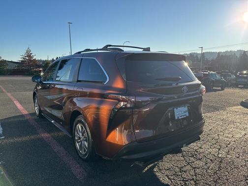 2023 Toyota Sienna XLE