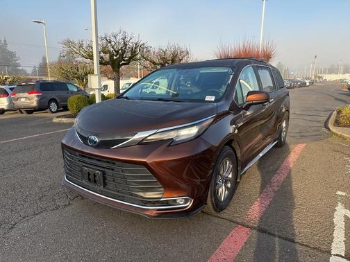 2023 Toyota Sienna XLE
