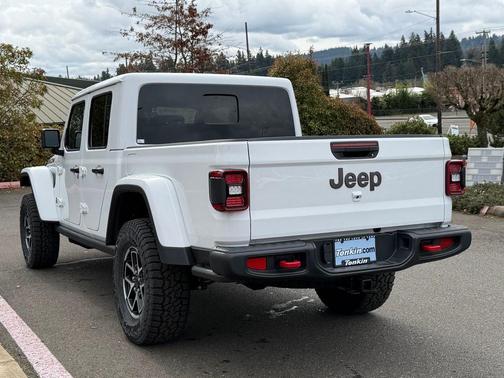 Bright White Clearcoat 2026 Jeep Gladiator Rubicon