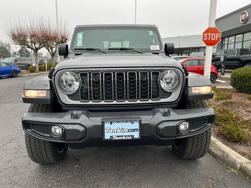 2025 Jeep Gladiator Sport