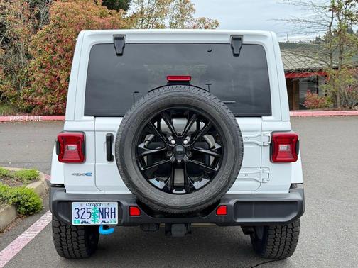Bright White Clearcoat 2022 Jeep Wrangler Unlimited 4xe Sahara