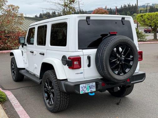 Bright White Clearcoat 2022 Jeep Wrangler Unlimited 4xe Sahara