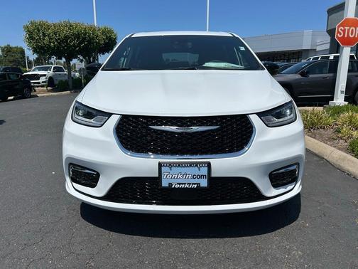 2025 Chrysler Pacifica Hybrid Select