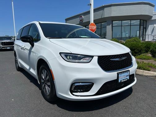 2025 Chrysler Pacifica Hybrid Select