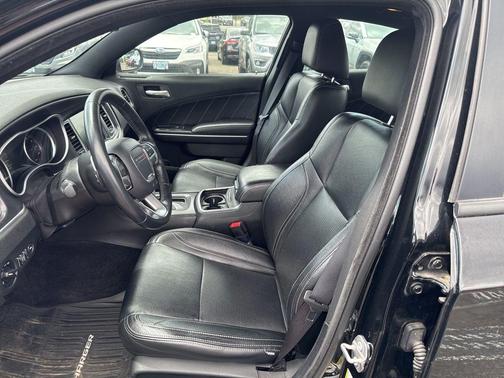 Pitch Black Clearcoat 2016 Dodge Charger SXT