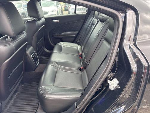 Pitch Black Clearcoat 2016 Dodge Charger SXT