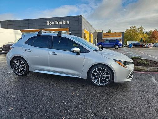 Classic Silver Metallic 2019 Toyota Corolla Hatchback XSE