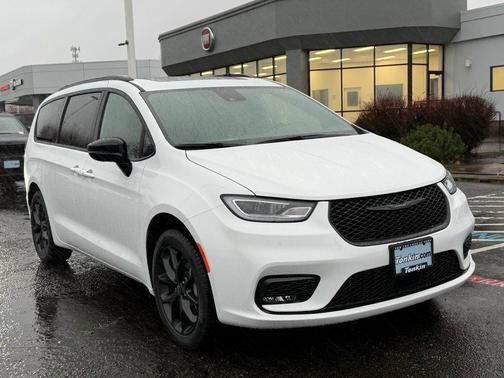 Bright White Clearcoat 2026 Chrysler Pacifica Limited