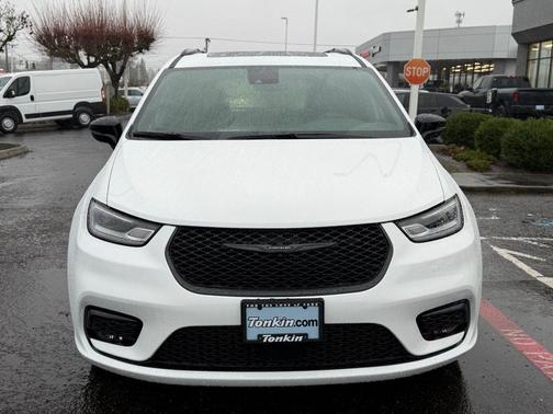 Bright White Clearcoat 2026 Chrysler Pacifica Limited