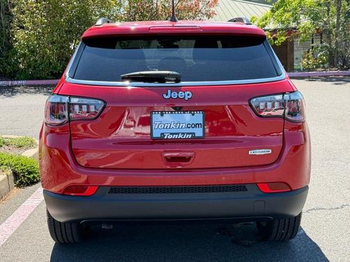 Redline Pearlcoat 2023 Jeep Compass Latitude Lux