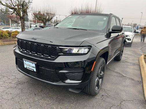 2025 Jeep Grand Cherokee Laredo