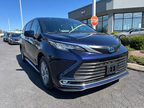 2022 Toyota Sienna XLE