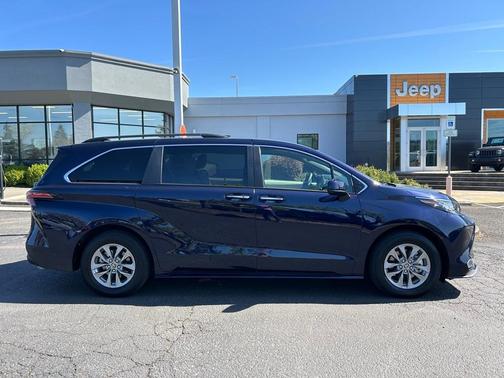 2022 Toyota Sienna XLE