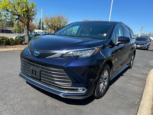 2022 Toyota Sienna XLE