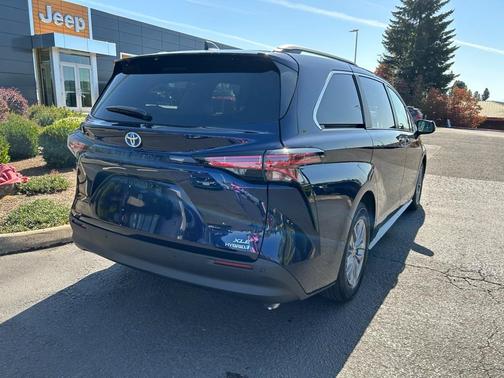 2022 Toyota Sienna XLE