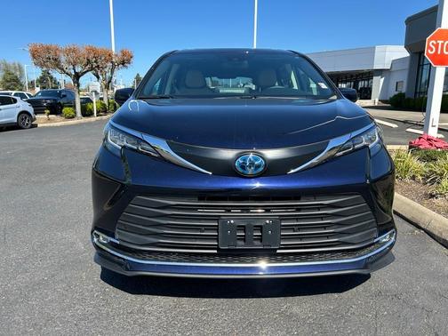2022 Toyota Sienna XLE