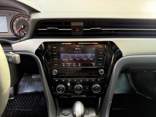 2022 Volkswagen Passat 2.0T SE