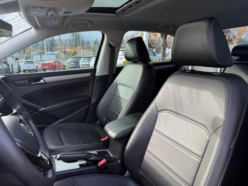 2022 Volkswagen Passat 2.0T SE