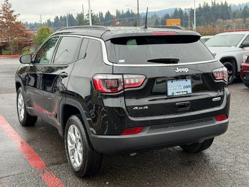 Diamond Black 2026 Jeep Compass Latitude