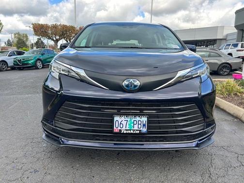 2021 Toyota Sienna LE