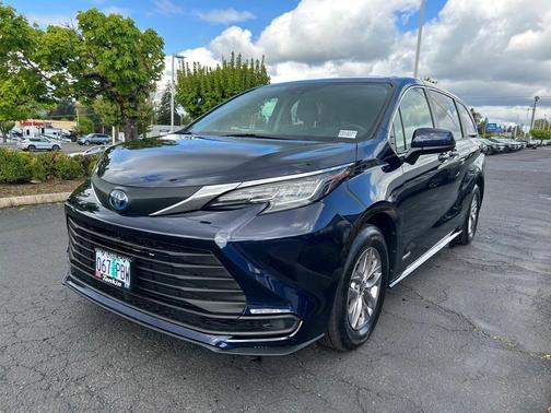 2021 Toyota Sienna LE