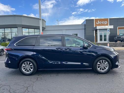 2021 Toyota Sienna LE
