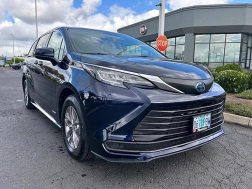 2021 Toyota Sienna LE