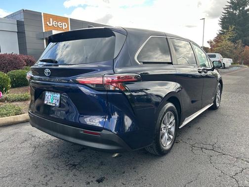2021 Toyota Sienna LE