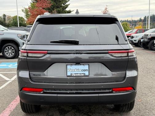 Metallic 2025 Jeep Grand Cherokee Laredo