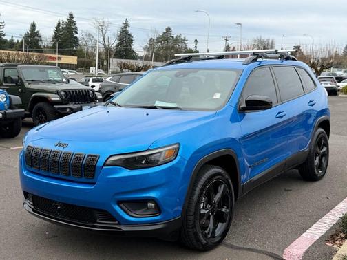 Hydro Blue Pearlcoat 2023 Jeep Cherokee Altitude Lux