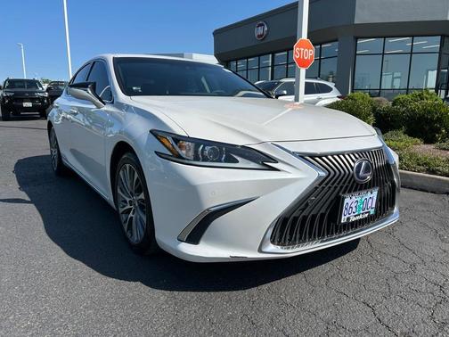 2020 Lexus ES 300h Base