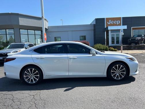 2020 Lexus ES 300h Base