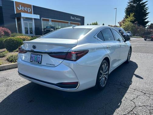 2020 Lexus ES 300h Base