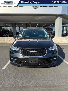 Brilliant Black Crystal Pearlcoat 2023 Chrysler Pacifica Hybrid Touring L