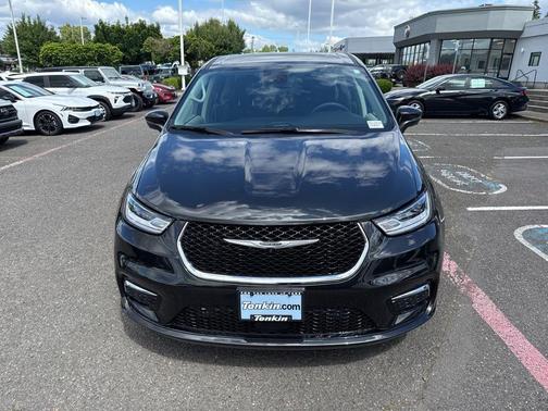 Brilliant Black Crystal Pearlcoat 2023 Chrysler Pacifica Hybrid Touring L