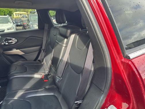 Deep Cherry Red Crystal Pearlcoat 2017 Jeep Cherokee Latitude