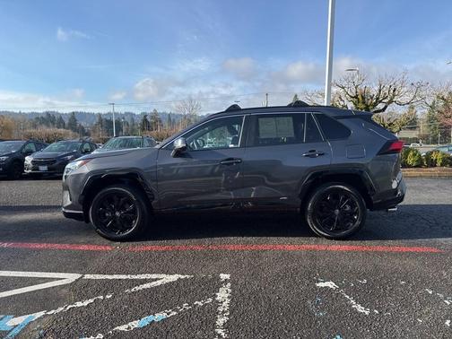 2022 Toyota RAV4 Hybrid SE