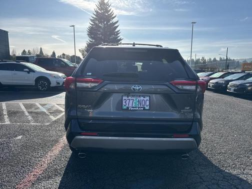 2022 Toyota RAV4 Hybrid SE